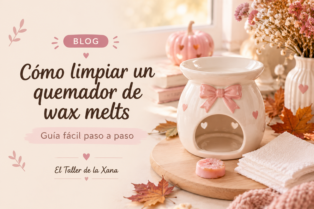 	Quemador de cerámica rosa para wax melts junto a cera usada y paños de limpieza sobre una mesa decorada en tonos otoñales.