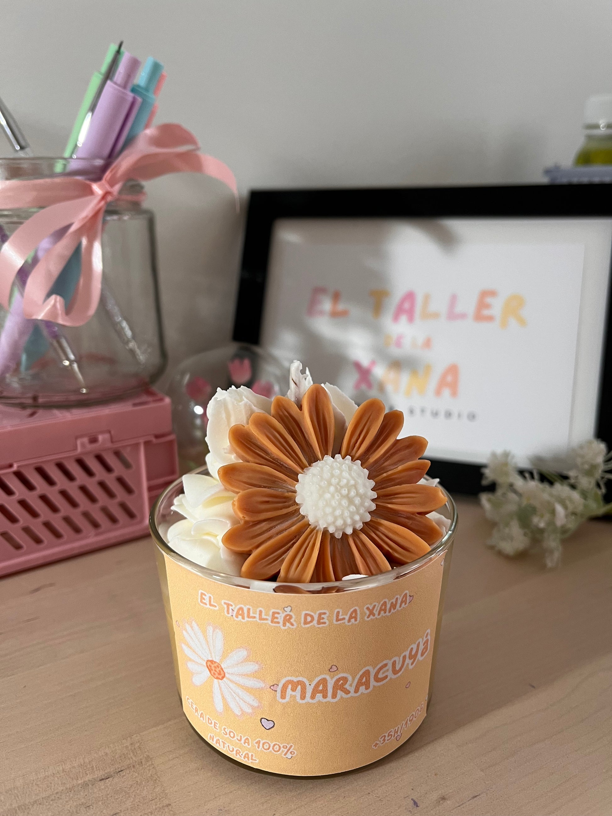 Producto vela gourmet con aroma a maracuyá, edición especial