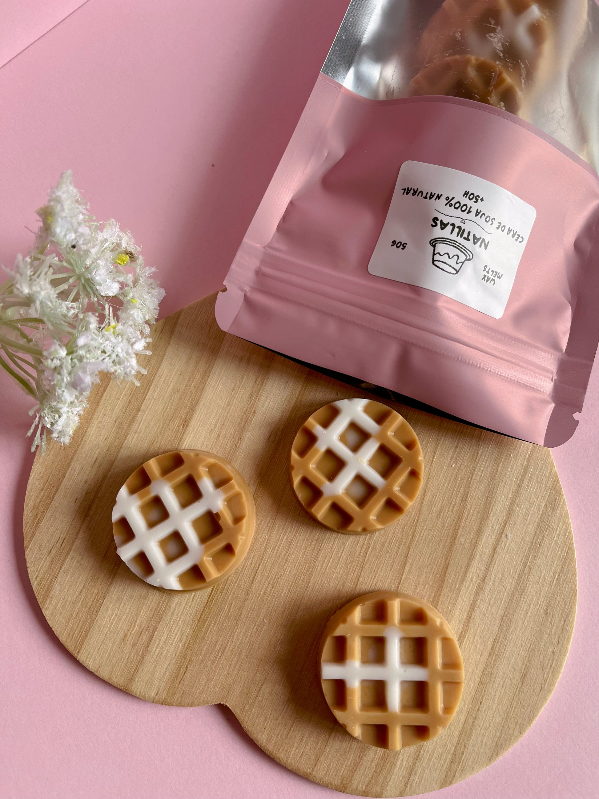 Wax melts con forma de gofre y aroma a natillas.