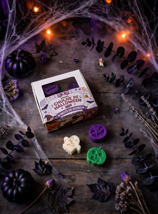 Wax melts aroma chuche de Halloween 50g - caja con fantasmas blancos y calabazas moradas y verdes sobre mesa de madera con decoracion halloween